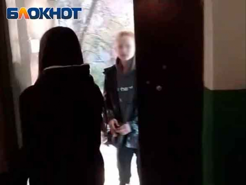 Подростки оккупировали подъезд в Буденновском районе Донецка, жители грозят полицией