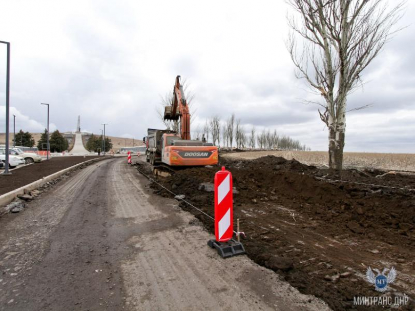 Капитальный ремонт дороги к Саур-Могиле в ДНР продолжается