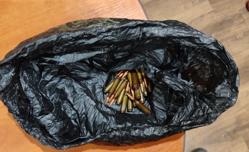 Патроны и обрез прятали у себя двое дончан