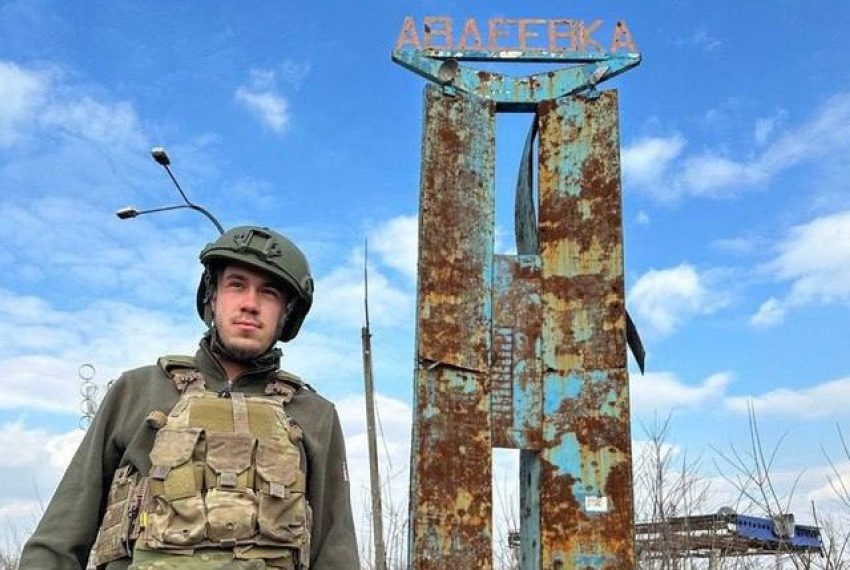 «Военкор» Даниил Пионтковский кидает людей на десятки тысяч рублей от лица федеральных СМИ