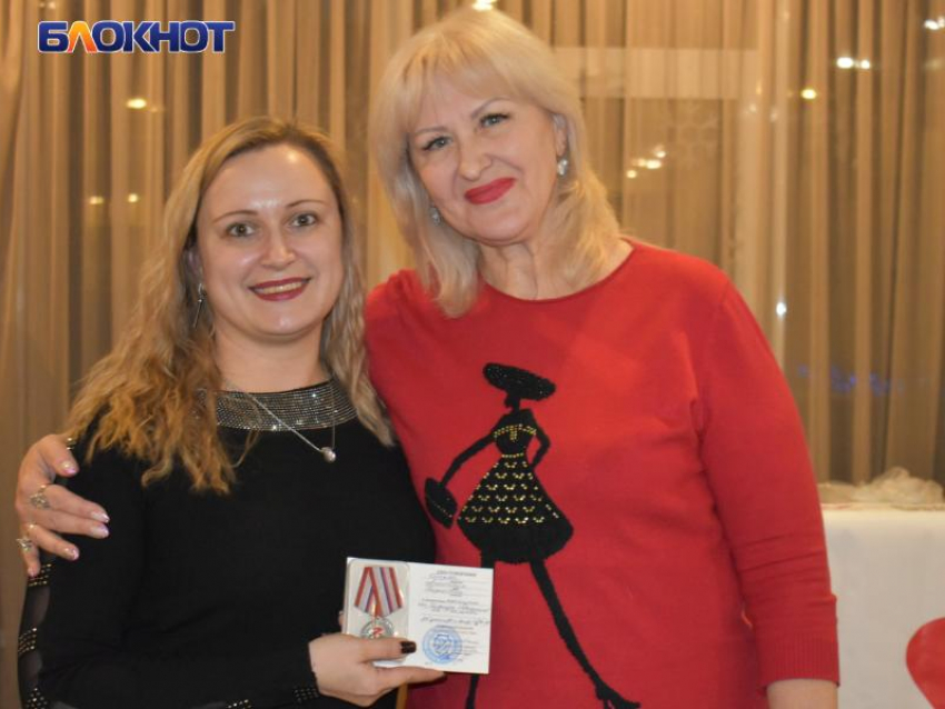 Добровольцев ДНР наградили медалями «Волонтер России»