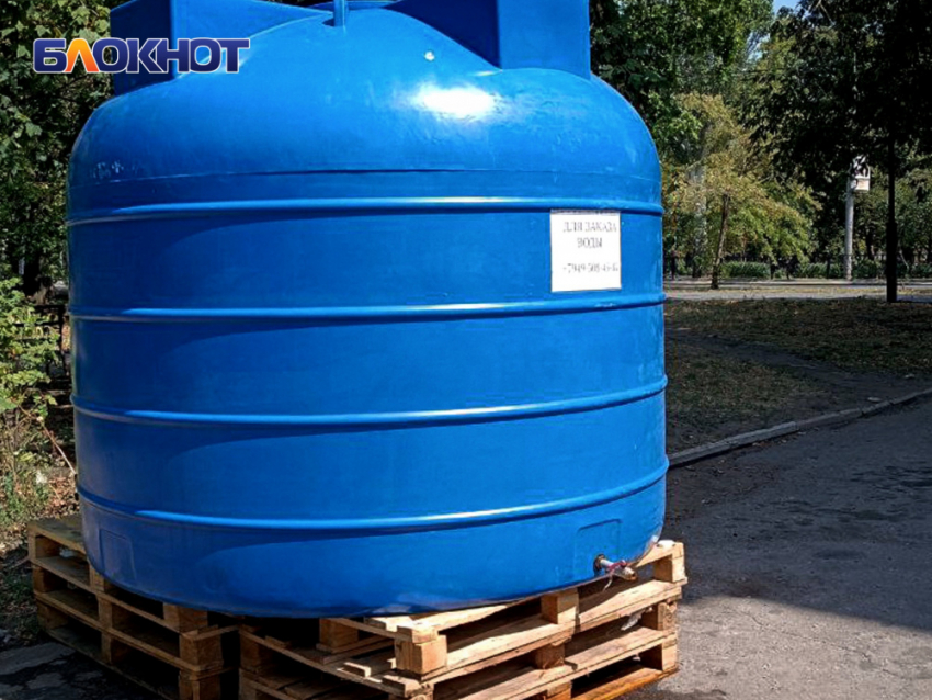 Жители улицы Бирюзова в Кировском районе Донецка остались с одной бочкой на квартал