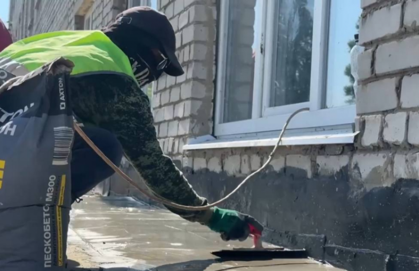 «Помощь Донбассу идет»: местные жители высказались по поводу первого за 30 лет капремонта в старобешевской больнице 