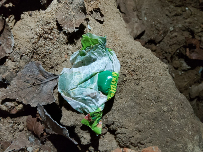 В ДНР поймали 46-летнего закладчика, прятавшего наркотики в фантике от конфет