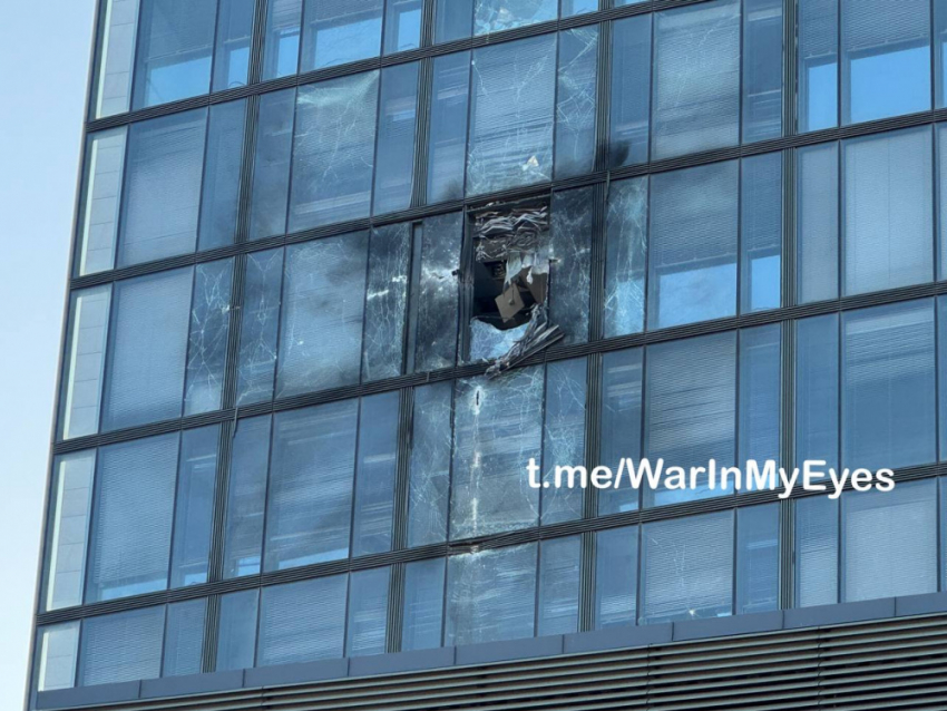 Бизнес центр и две жилые высотки были атакованы украинскими БПЛА ночью в Донецке