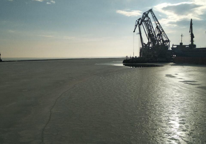 В Мариупольском порту ДНР для проводки судов начали работать ледоколы