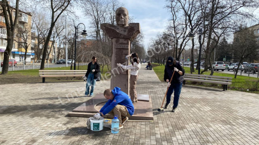 В Донецке прошла акция «Будем помнить!»