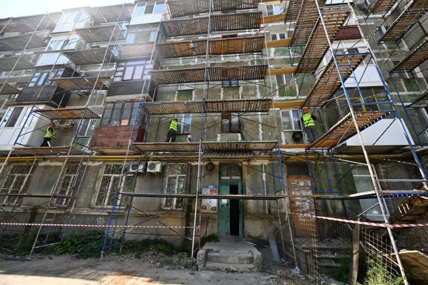 В Торезе до конца осени отремонтируют многоквартирный дом 