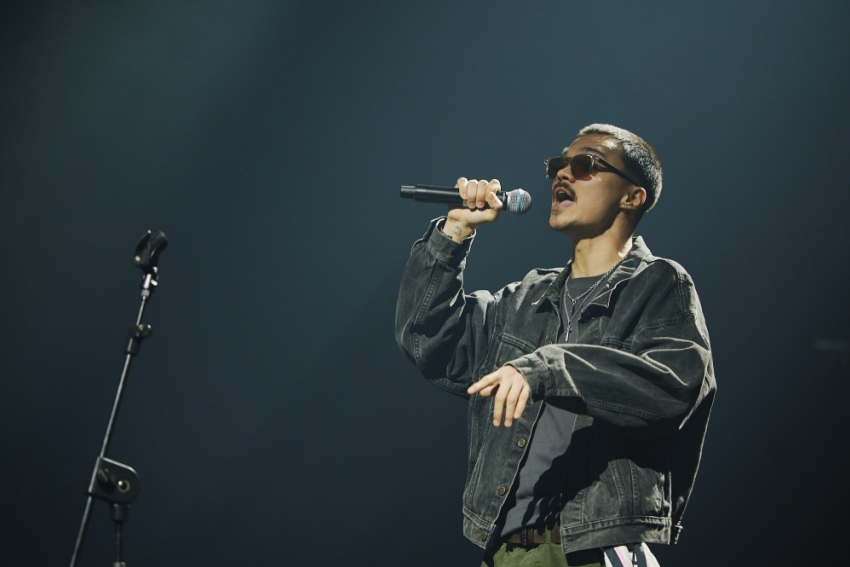 Это потрясло зрителей: у известного донецкого рэпера на концерте отобрали микрофон