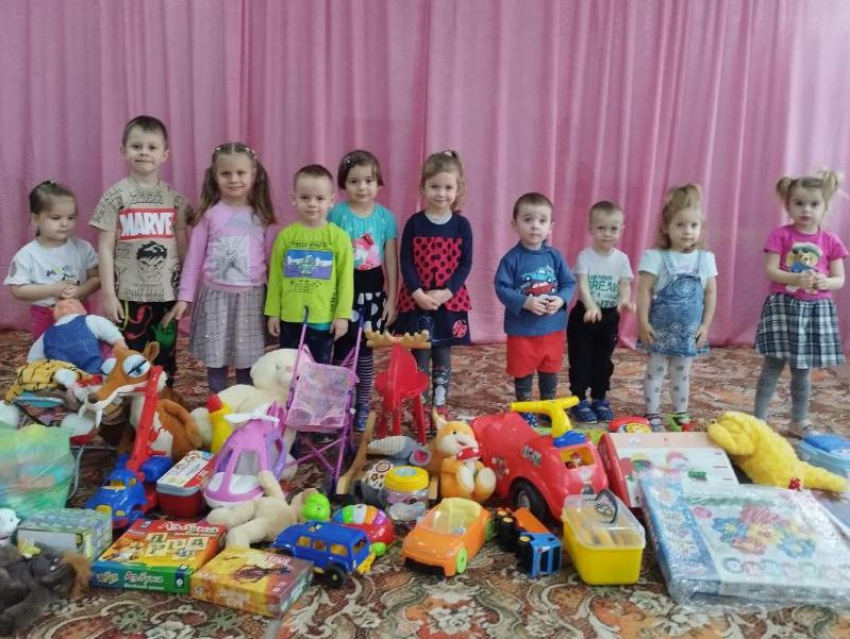 Детскому саду Шахтёрского района ДНР передали рециркулятор воздуха, развивающие игрушки и тонометр 