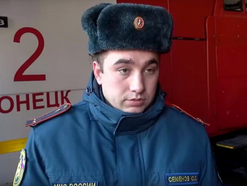 «Коллеги осмотрели меня и обнаружили кровь»: спасатель из Донецка рассказал о работе под повторными обстрелами ВСУ 