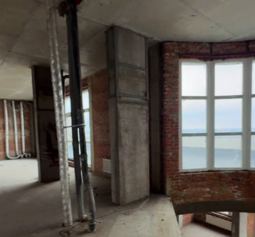 В Донецке высмеяли продажу квартиры с бассейном на 12 этаже за 25 млн