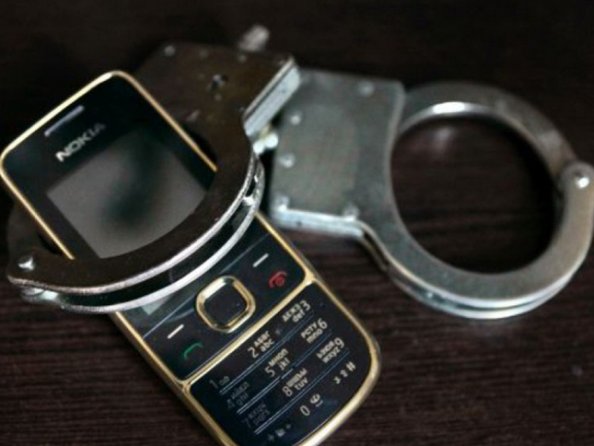 Житель Новоазовского района пытался похитить смартфон у своего знакомого
