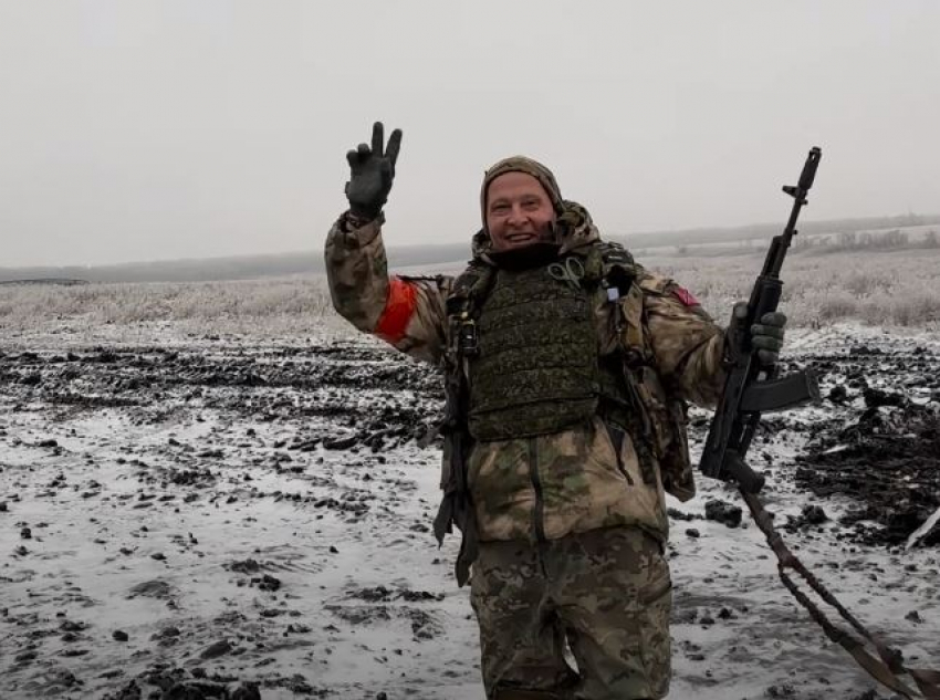 «Спас бронник, который подарил Сладков»: Иван Охлобыстин рассказал, где и как попал под обстрел