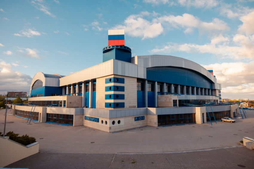 В столице ДНР приступили к ремонту стадиона «Олимпийского», в этом году завершат «Локомотив»