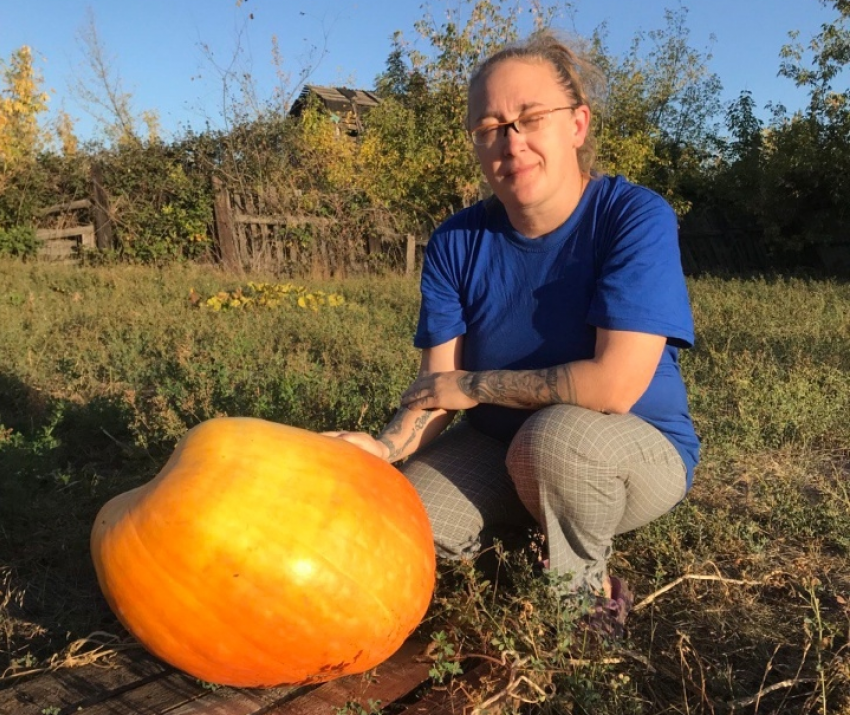 Жительница Горловки получила приз «За волю к победе» и прошла во Вторую лигу России с тыквой Володей