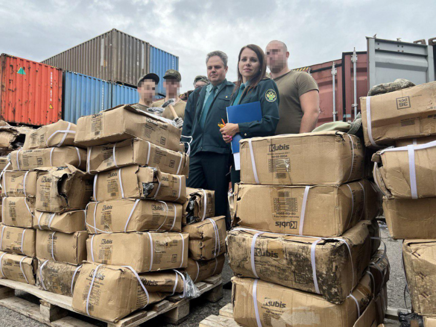 Таможня дала добро: в ДНР завезли тонны конфискованных молотков и ключей 
