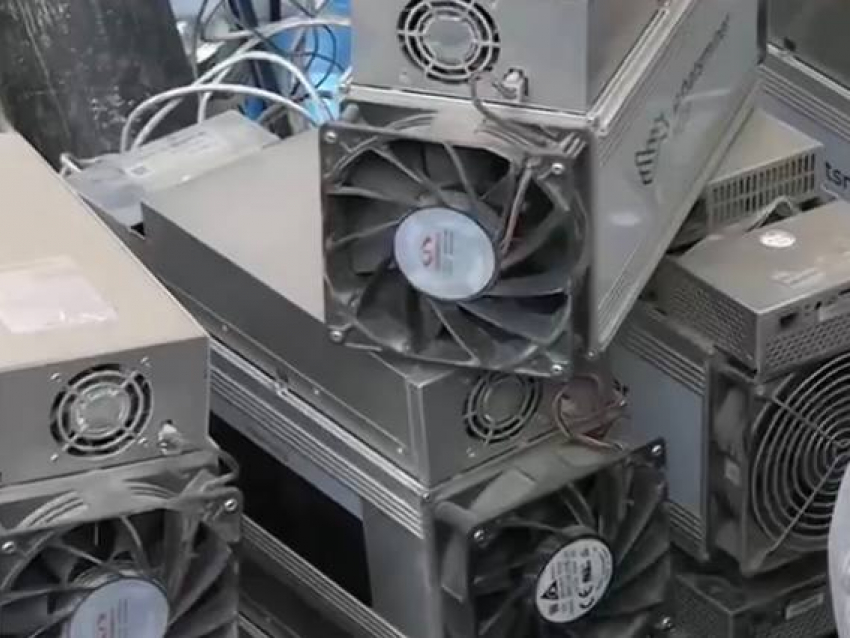 Крупная сеть майнинг-ферм разорила энергетику ДНР на 14 миллионов рублей