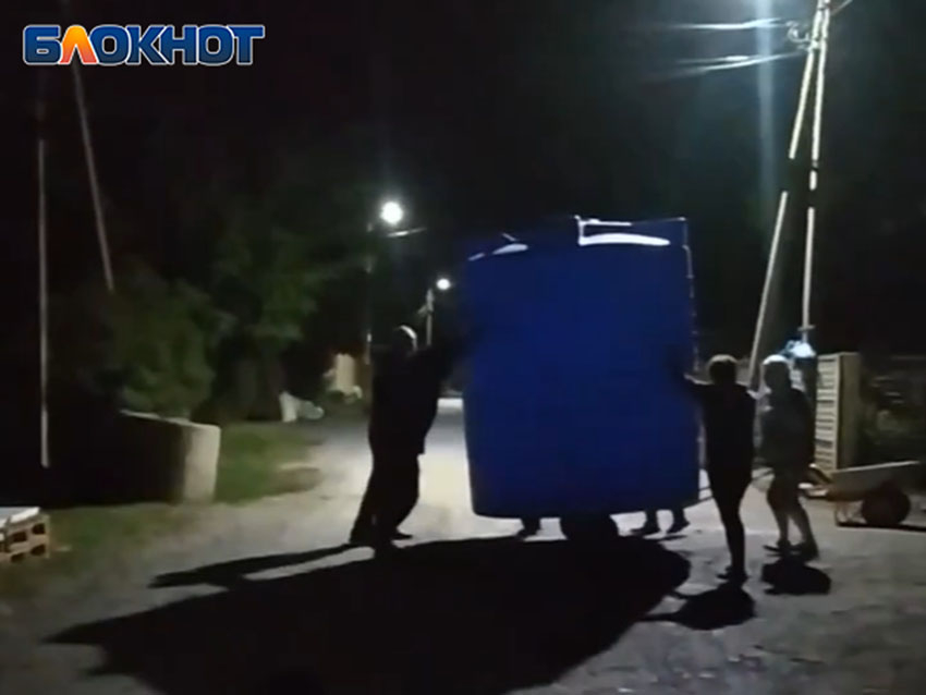 В Донецке, на Чулковке, неизвестные уволокли пятитонную емкость для воды