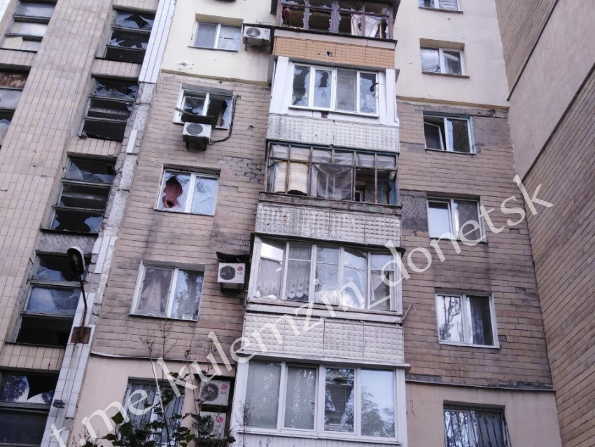 Киевский район Донецка под обстрелом ВСУ: один человек погиб, один ранен, произошло возгорание 