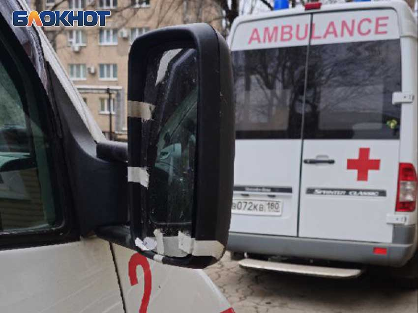 Старая и ржавая частная скорая возит пациентов из Донецка по пять тысяч рублей