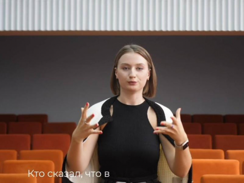 «Эта песня для тех, кто продолжает борьбу»: хит SHAMANа перевела на язык жестов  молодежь из Донецка