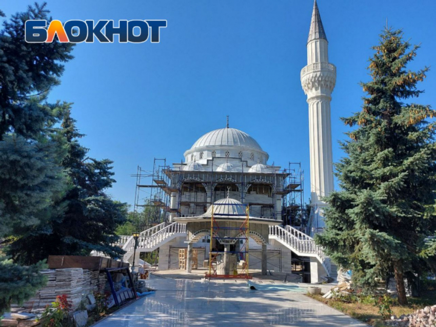 Красивейшую мечеть возле Приморского парка в Мариуполе продолжают восстанавливать