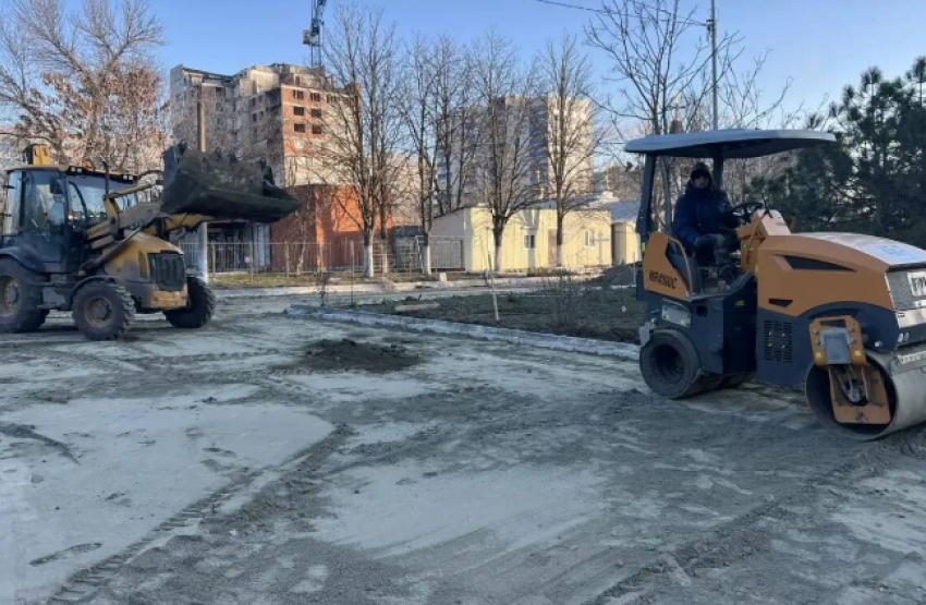 В Мариуполе туляки ведут реконструкцию сквера Победы