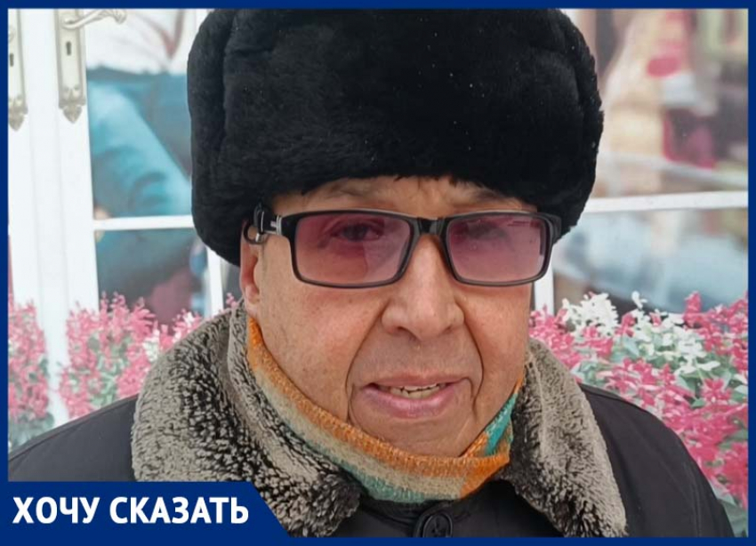 «Воды нет в кране, в бочке, в магазине»: 75-летний дедушка из центра Донецка проходит по 4 остановки в поисках воды