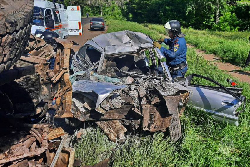 Два человека погибли и шесть пострадали в ДТП с автобусом в Кировском районе Донецка