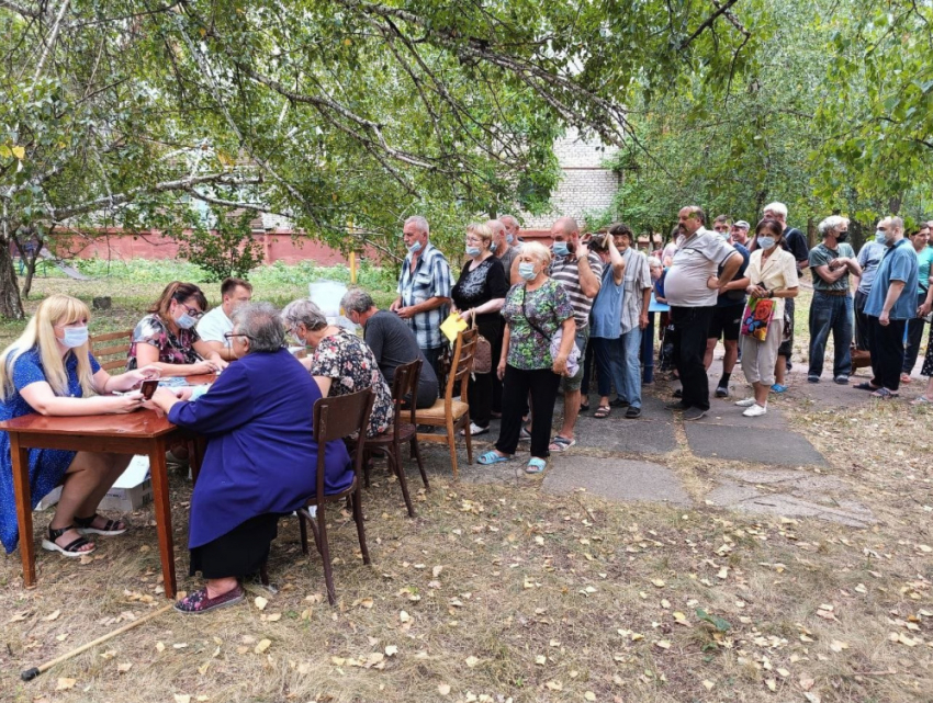 Присяга на свежем воздухе: жители освобожденных территорий ДНР получили паспорта РФ