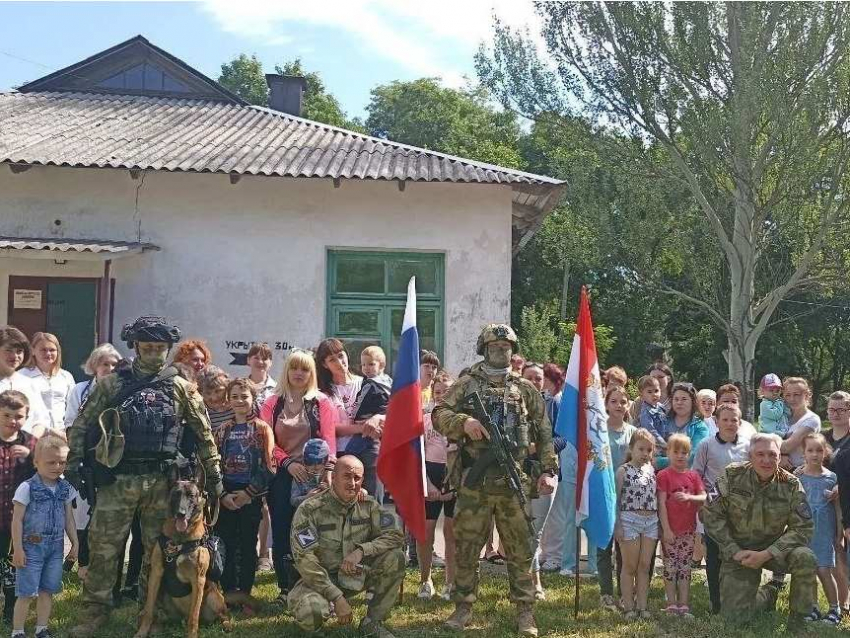 Спецназ из Самары приехал в Снежное, чтобы провести час патриотического воспитания