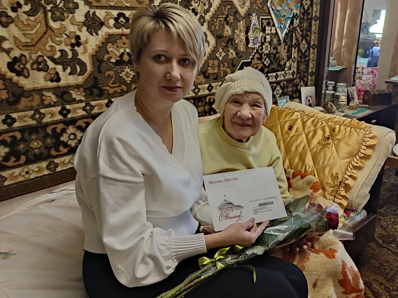 Поздравление с 95-летним юбилеем от Владимира Путина получила жительница  Донецка Елена Осадчая